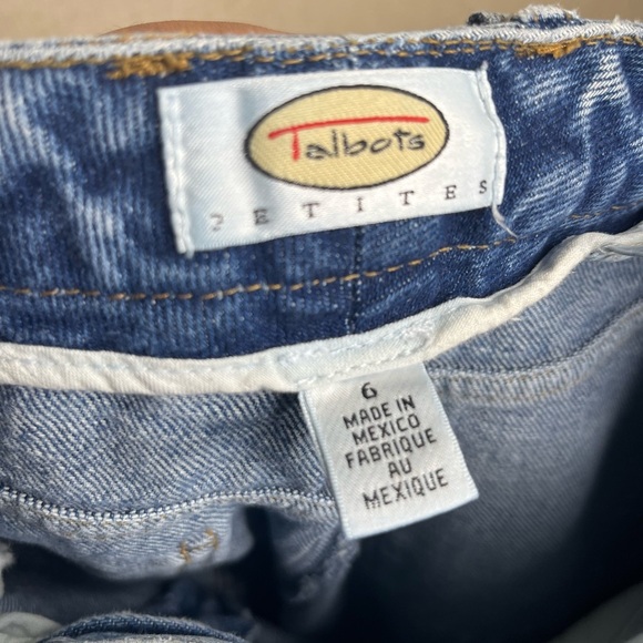 Talbots Blue Straight Leg Jeans High-Waisted
Light wash Mom Jeans size 6 - Picture 2 of 5
